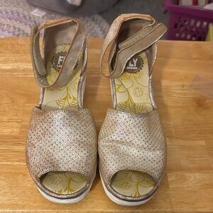 Fly London Women's Gold Metallic Wedge Sandals